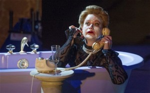 POWDER HER FACE. LONDRES_page4_image3