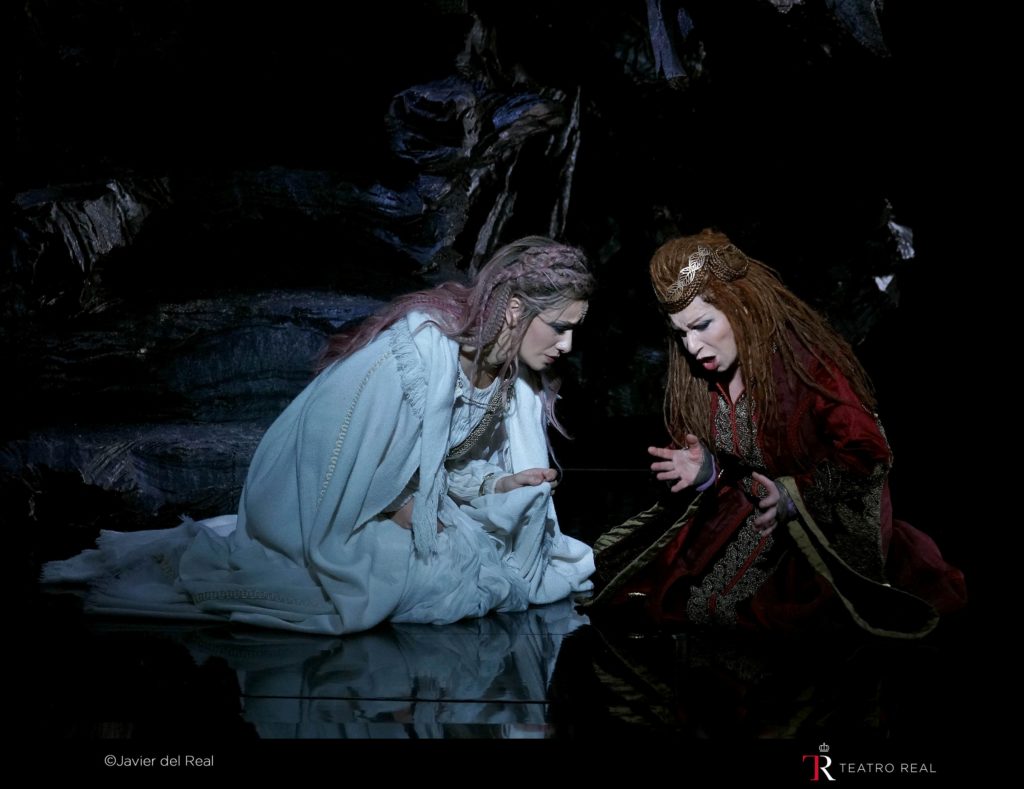 norma-t-real-m-devia_page3_image3