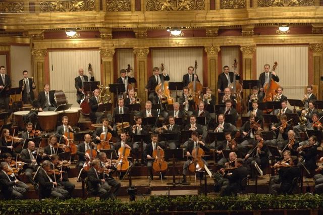 El compositor Anton Bruckner nació hace dos cientos años en Austria, y desde Beckmesser queremos conmemorar tal efeméride con una aproximación a las grabaciones de sus obras más emblemáticas. Este autor es considerado como uno de los referentes del sinfonismo del siglo XIX, además del repertorio sacro, siendo sus obras habituales de las salas de concierto de todo el mundo.