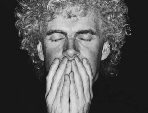 Simon Rattle defiende la vigencia de las revistas musicales antes de dirigir en Madrid