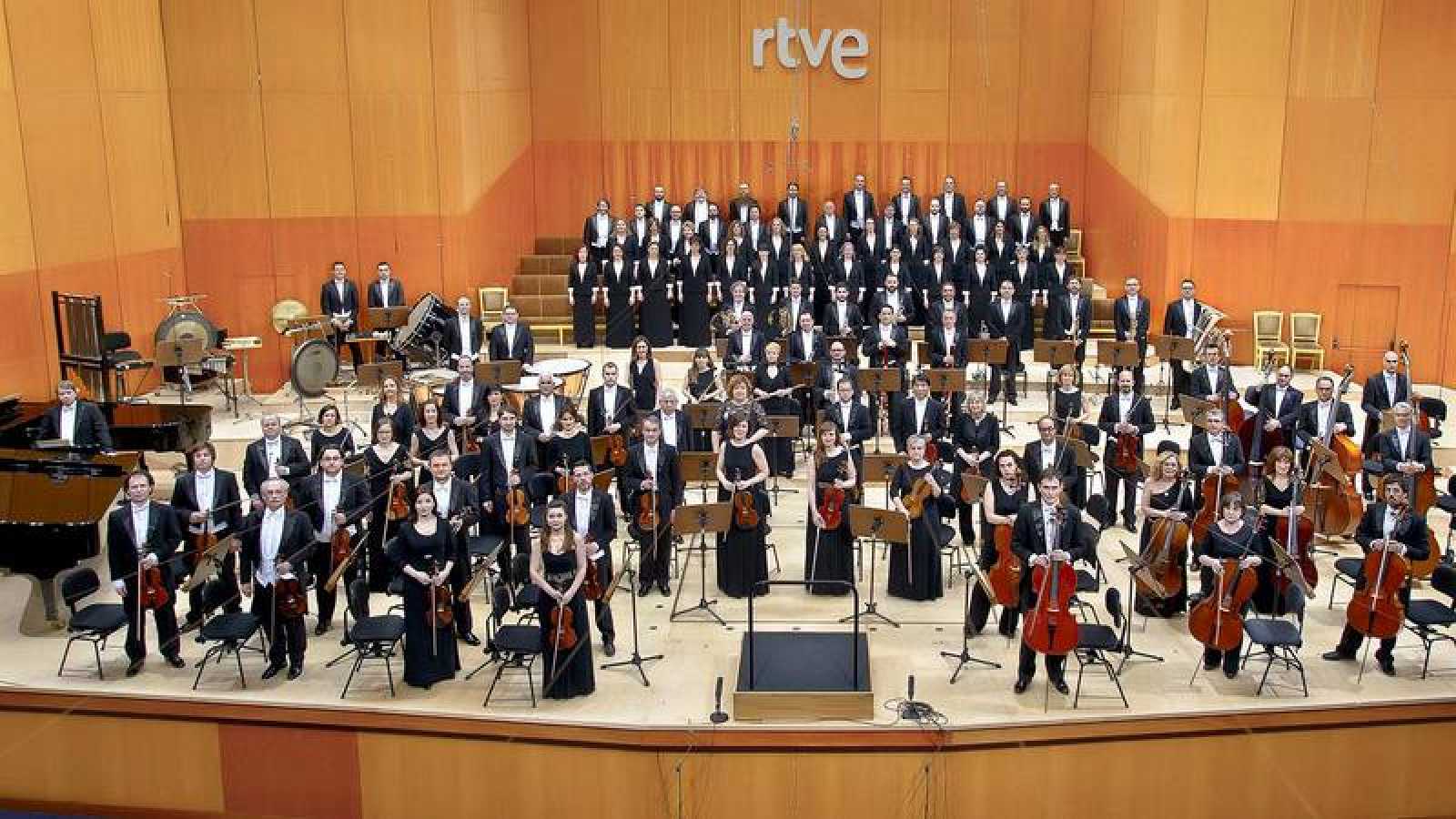 La Orquesta y Coro RTVE obtiene dos nominaciones a los Premios de la Academia de la Música 2025 gracias a la obra Symphonic Genesis, del compositor Juan José Colomer, siendo seleccionada esta candidatura en las categorías de Mejor Álbum Instrumental y Mejor Álbum de Música Clásica. La entrega de los galardones se celebrará el próximo mes de junio.