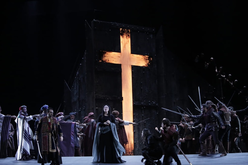 escena-il-trovatore-teatro-maestranza