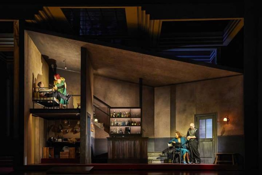 escena-rigoletto-staatsoper-berlin