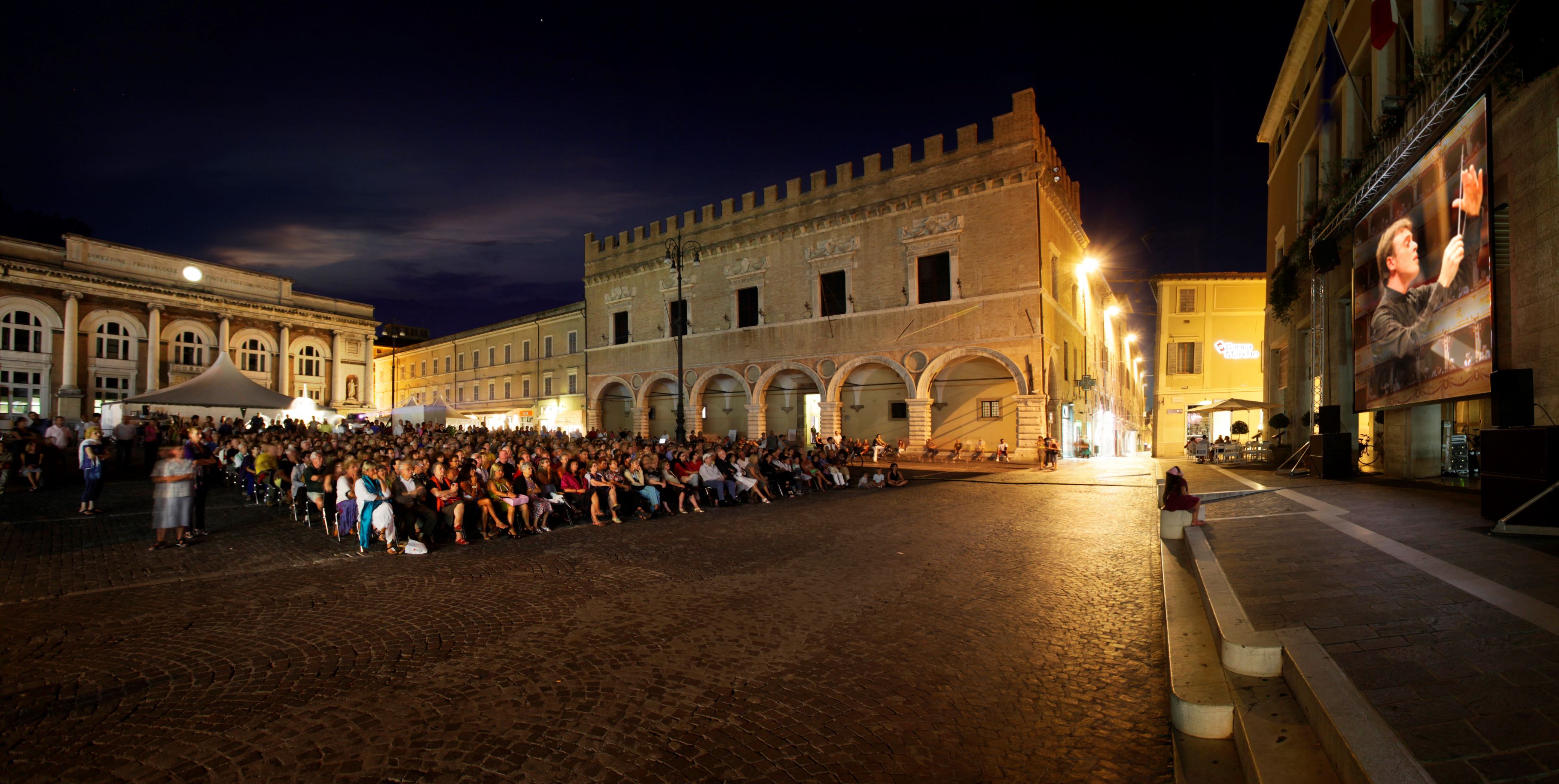 Pesaro-piazza-popolo