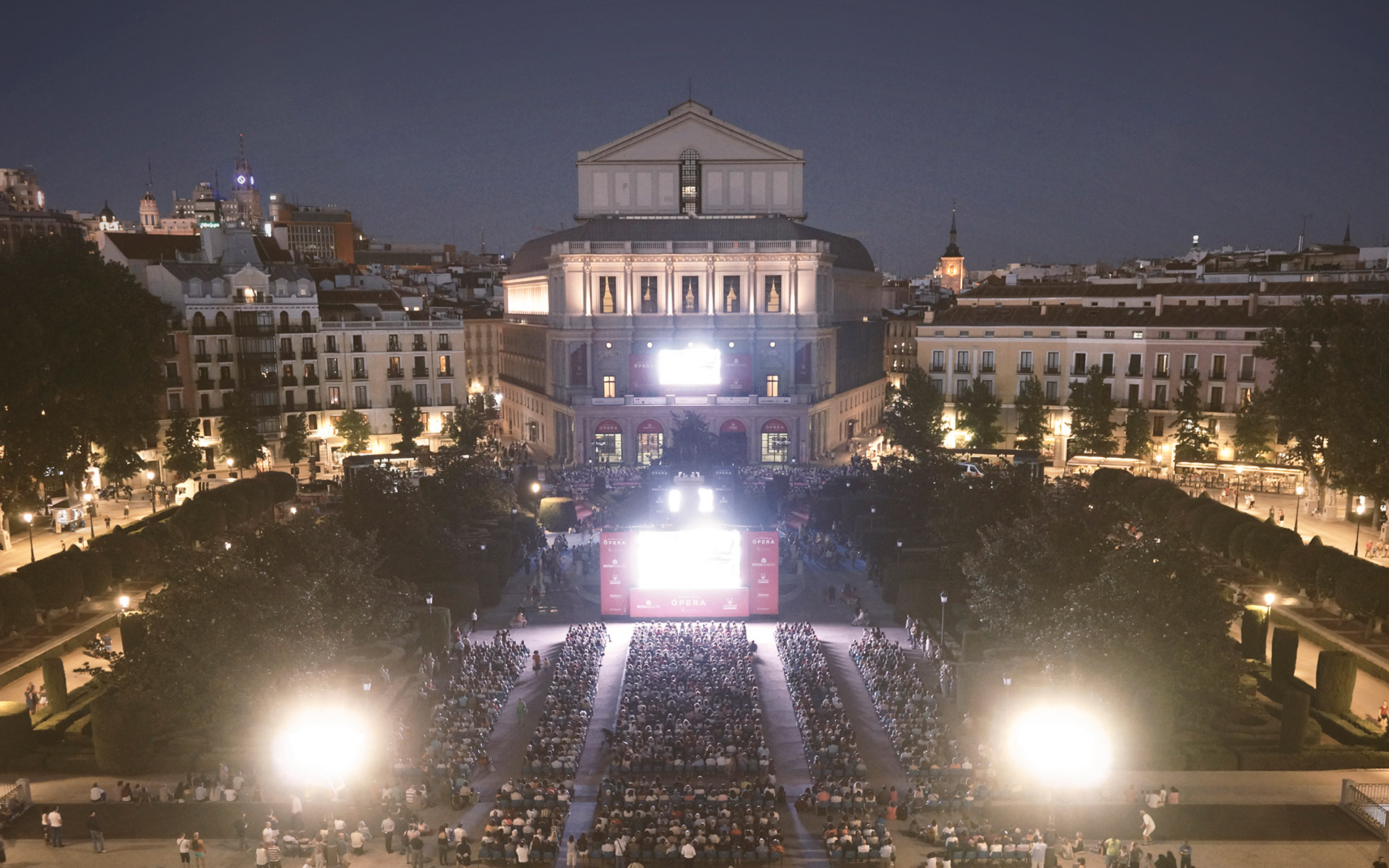 teatro-real-emisiones-aire-libre