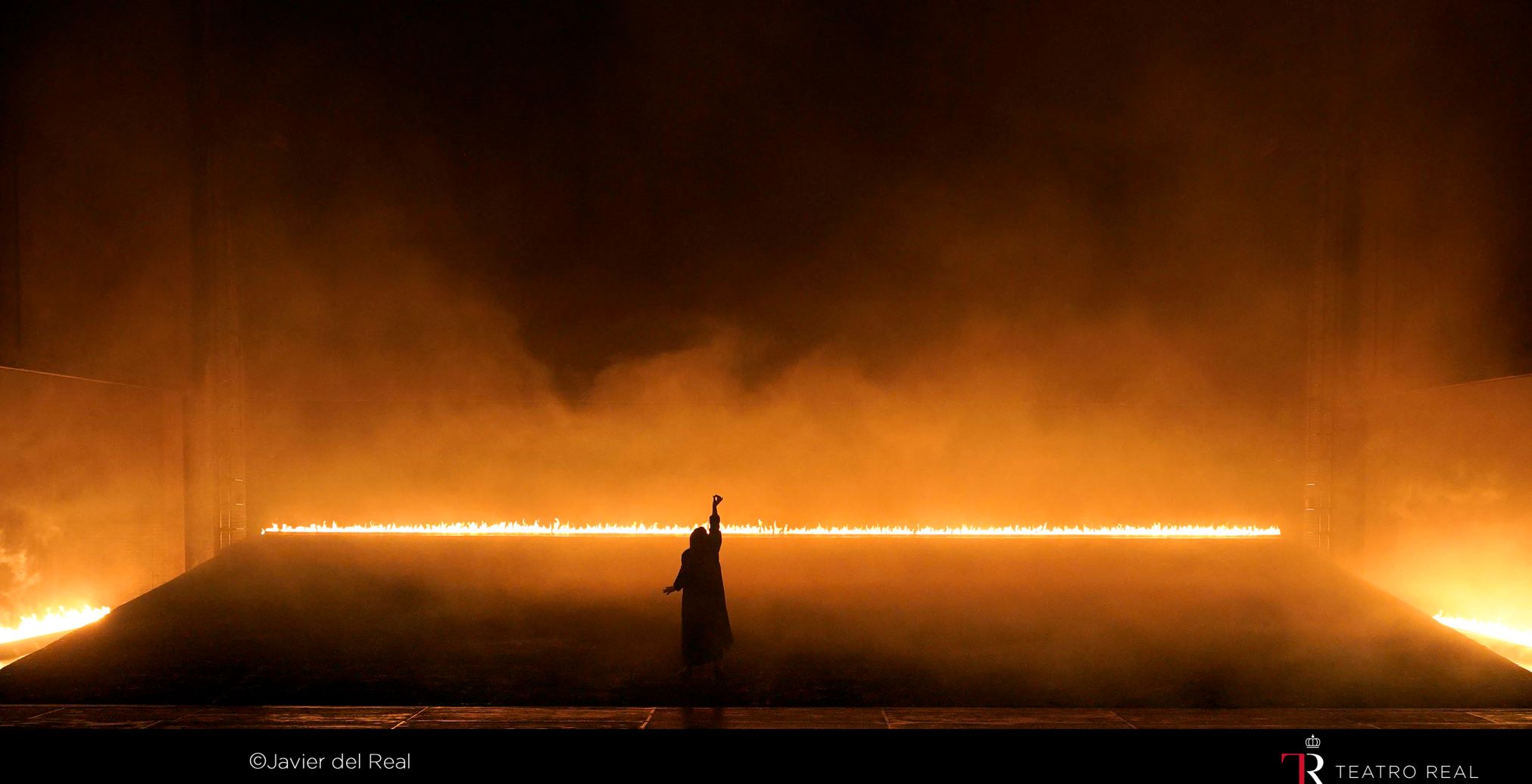 escena-ocaso-dioses-teatro-real-carsen