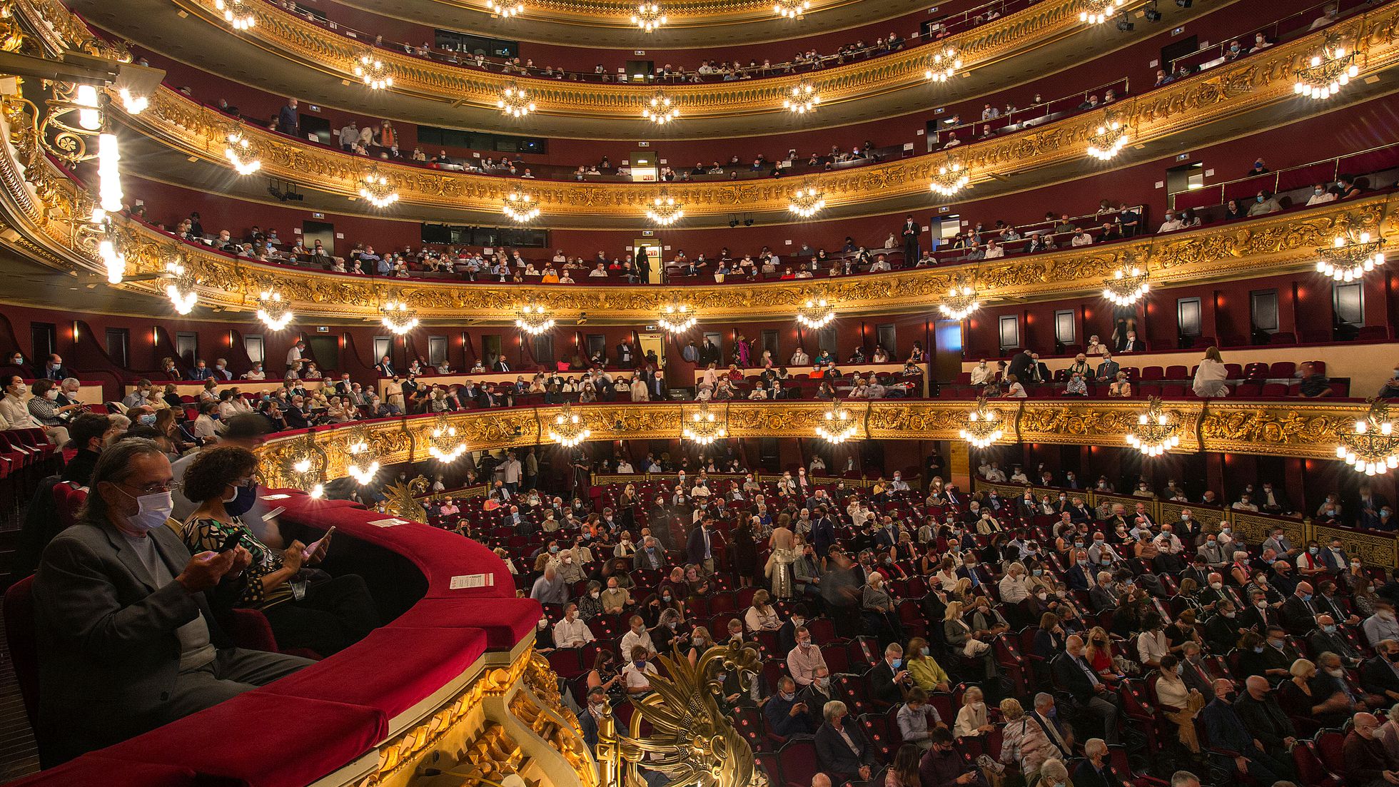 Publico-con-mascarilla.-Teatre-del-Liceu