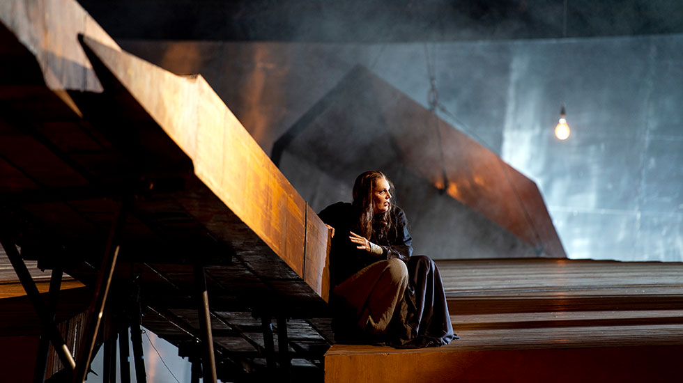Eva-Maria-Westbroek-en-La-Valquiria-–-De-Nationale-Opera-©-Ruth-Walz