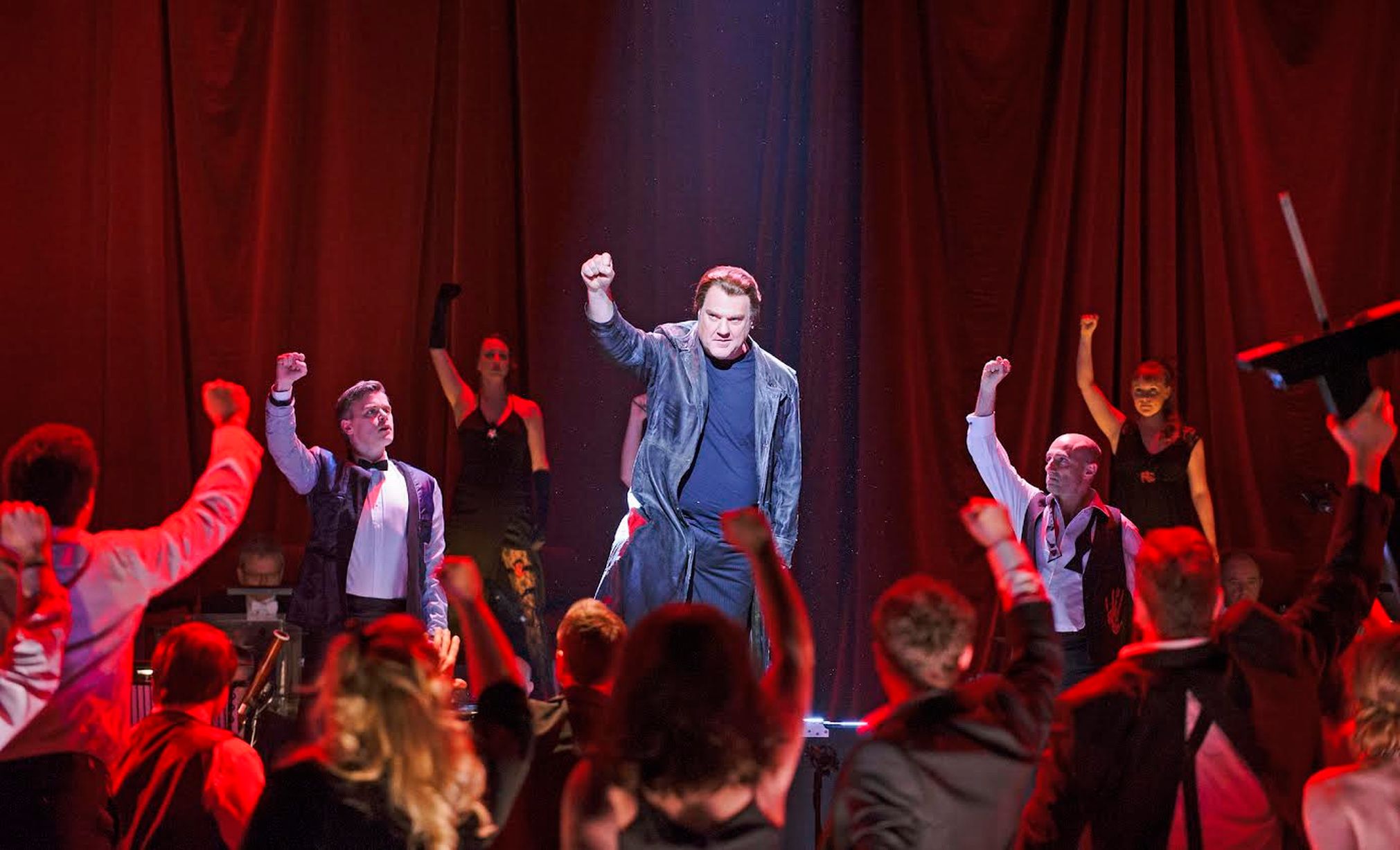 Bryn-Terfel-actuando-en-Sweeny-Todd-en-la-English-National-Opera