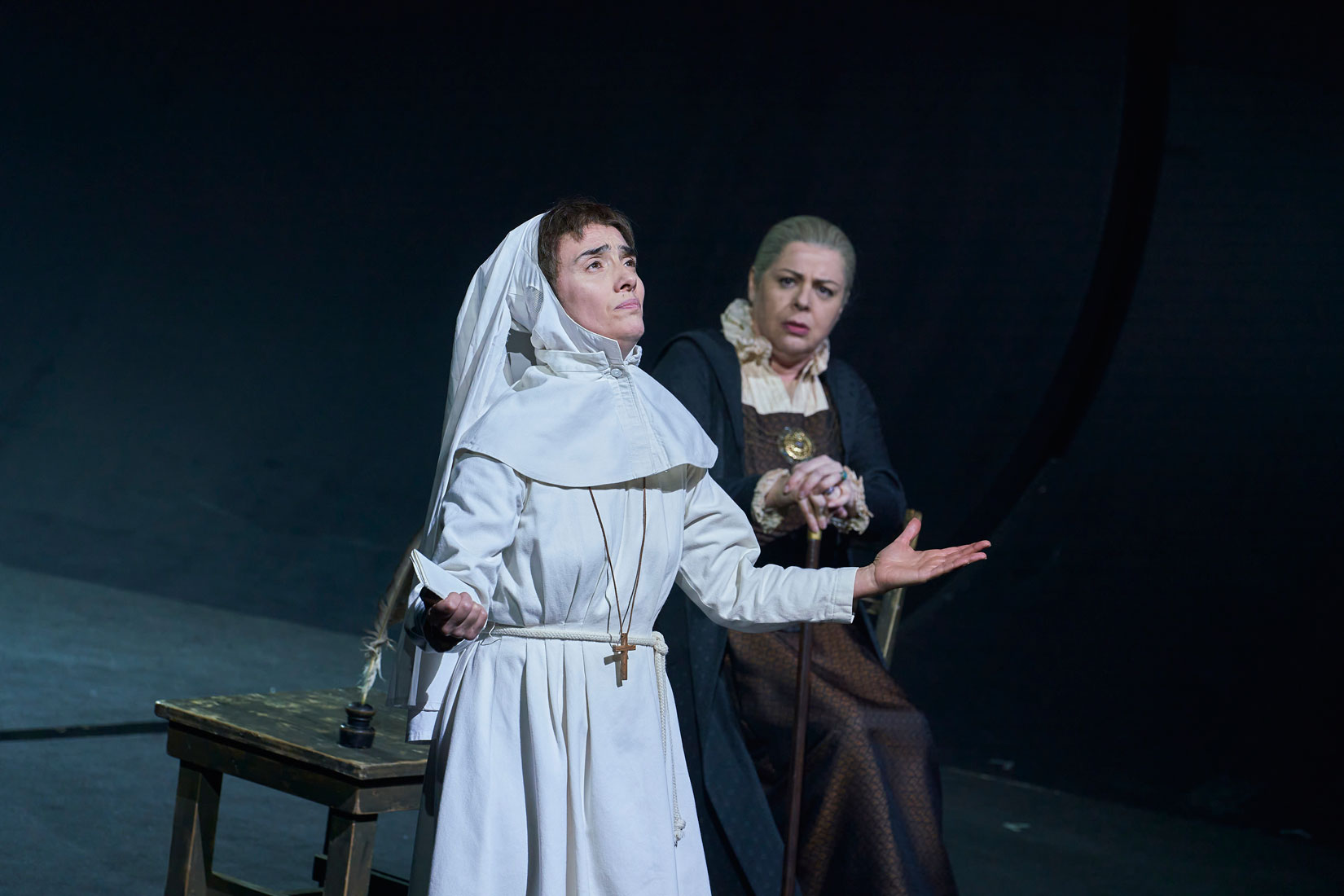 Escena-de-Suor-Angelica-con-Ermonela-Jaho-y-Daniela-Barcellona