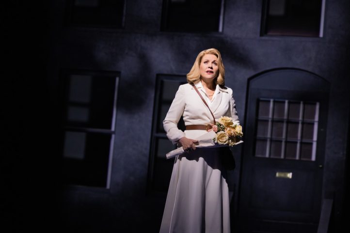 Renee-Fleming-en-The-Hours-c-Evan-Zimmermann-Met-Opera