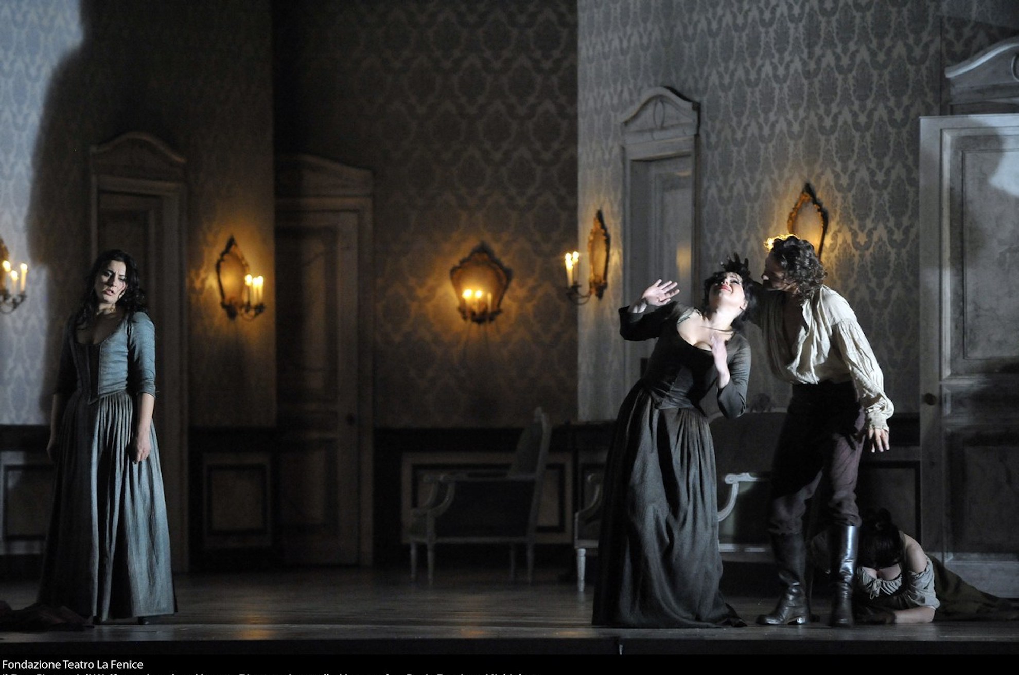 Escena-de-Don-Giovanni-por-Damiano-Michieletto-c-Fondazione-Teatro-La-Fenice