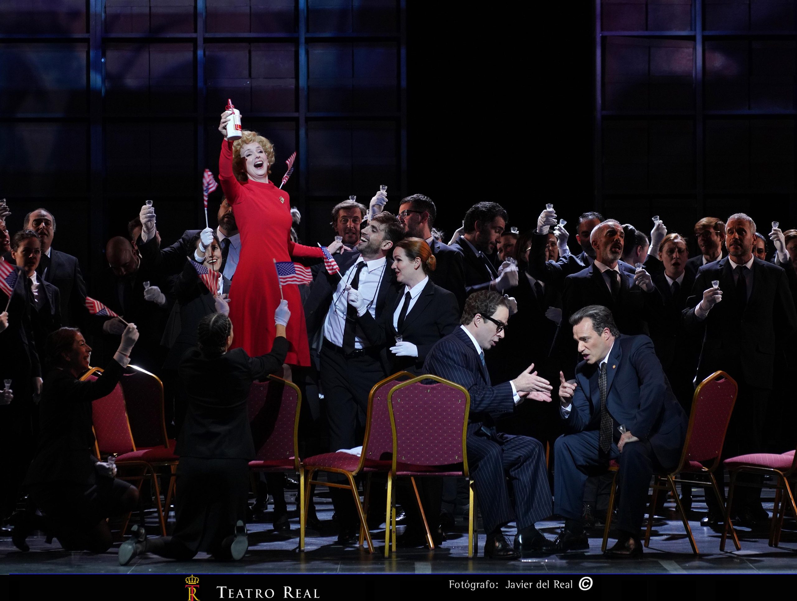 Nixon-in-China-Sarah-Tynan-Pat-Nixon-Borja-Quiza-Henry-Kissinger-Leigh-Melrose-Nixon-y-Coro-Titular-del-Teatro-Real