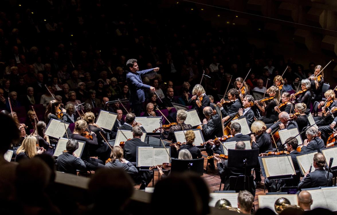 Lahav-Shani-y-la-Filarmonica-de-Rotterdam