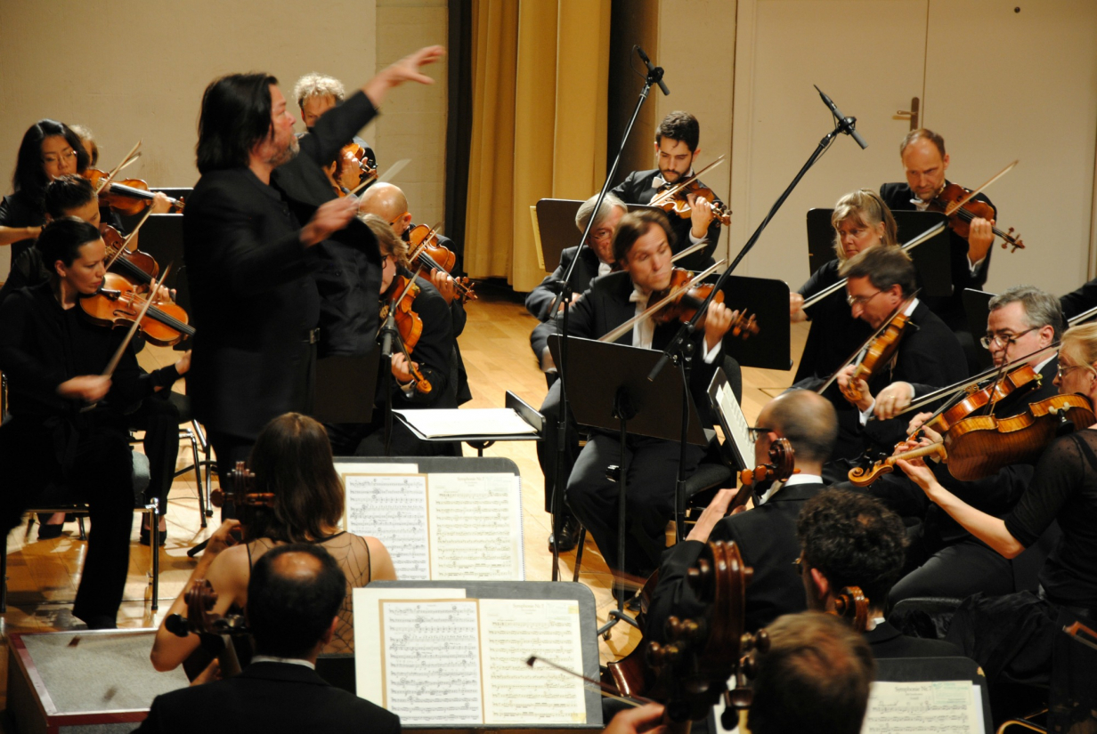 Joseph-Swensen-dirige-la-Orquesta-de-Granada