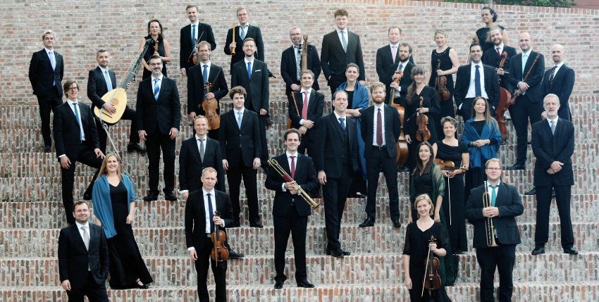 La Orquesta Barroca de Friburgo y Vox Luminis inician el próximo 10 de abril una gira por España, con la Pasión de Bach como emblema. Tras un primer concierto en el Auditorio Nacional de Madrid, dentro del Ciclo IMPACTA, actuarán en el Palau de la Música Catalana de Barcelona (11 de abril) y en el Teatro de la Maestranza de Sevilla (13 de abril), dentro del XLII Festival de Música Antigua de Sevilla. Las actuaciones estarán dirigidas por Lionel Meunier, director de Vox Luminis.