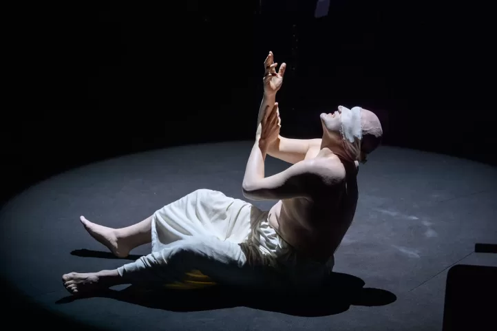 ‘Pierrot Lunaire’, con la voz de Xavier Sabata, llega al Teatro de la Abadía en coproducción con el Teatro Real