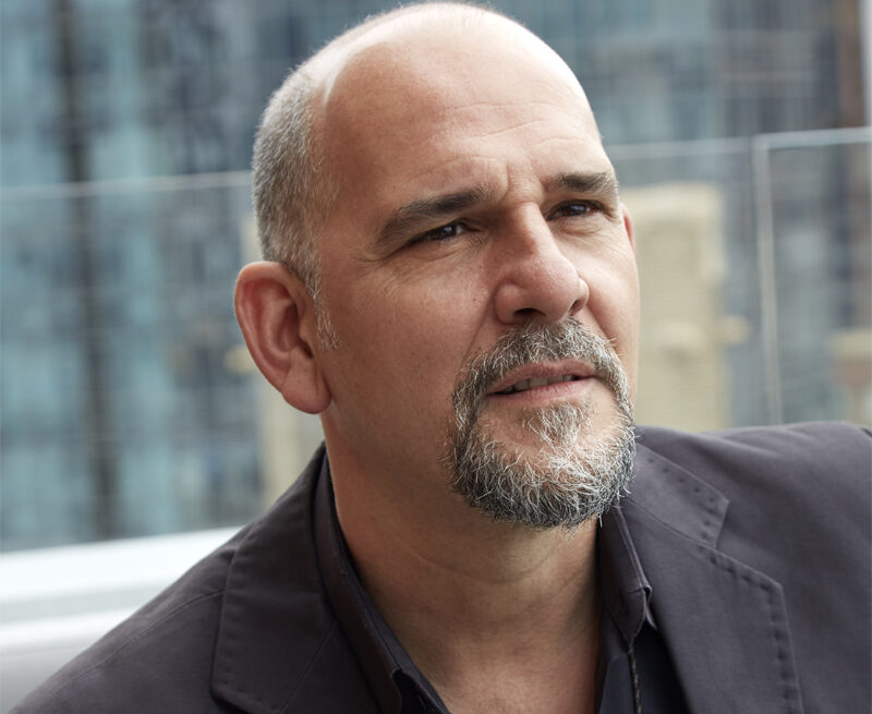 El barítono Juan Jesús Rodríguez protagoniza el concierto Con alma de Zarzuela este domingo, 28 de diciembre, a las 18:00 horas en el Teatro de la Zarzuela. Acompañado por la ORCAM bajo la dirección de José Miguel Pérez-Sierra y con la colaboración especial de la soprano Gabriela Moncloa, el recital se inscribe en el ciclo Voces del alma, una propuesta que rinde homenaje a la emoción y la tradición del género lírico español.