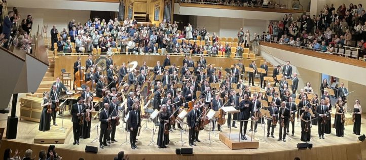 IncandescenciaObras de Verdi, Tchaikovsky y Shostakóvich. Miriam Prandi, violonchelo. musicAeterna. Dirección musical: Teodor Currentzis. La Filarmónica 24/25. Sala Sinfónica. 8 de octubre