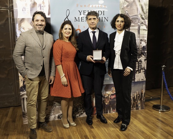 La Orquesta y Coro RTVE ha recibido la Medalla de Honor de la Fundación Yehudi Menuhin España (FYME) en un acto celebrado en CaixaForum de Madrid con motivo de la celebración del XXV aniversario de la Fundación. El director gerente de la Orquesta y Coro, Manuel Ventero, fue el encargado de recoger el reconocimiento.