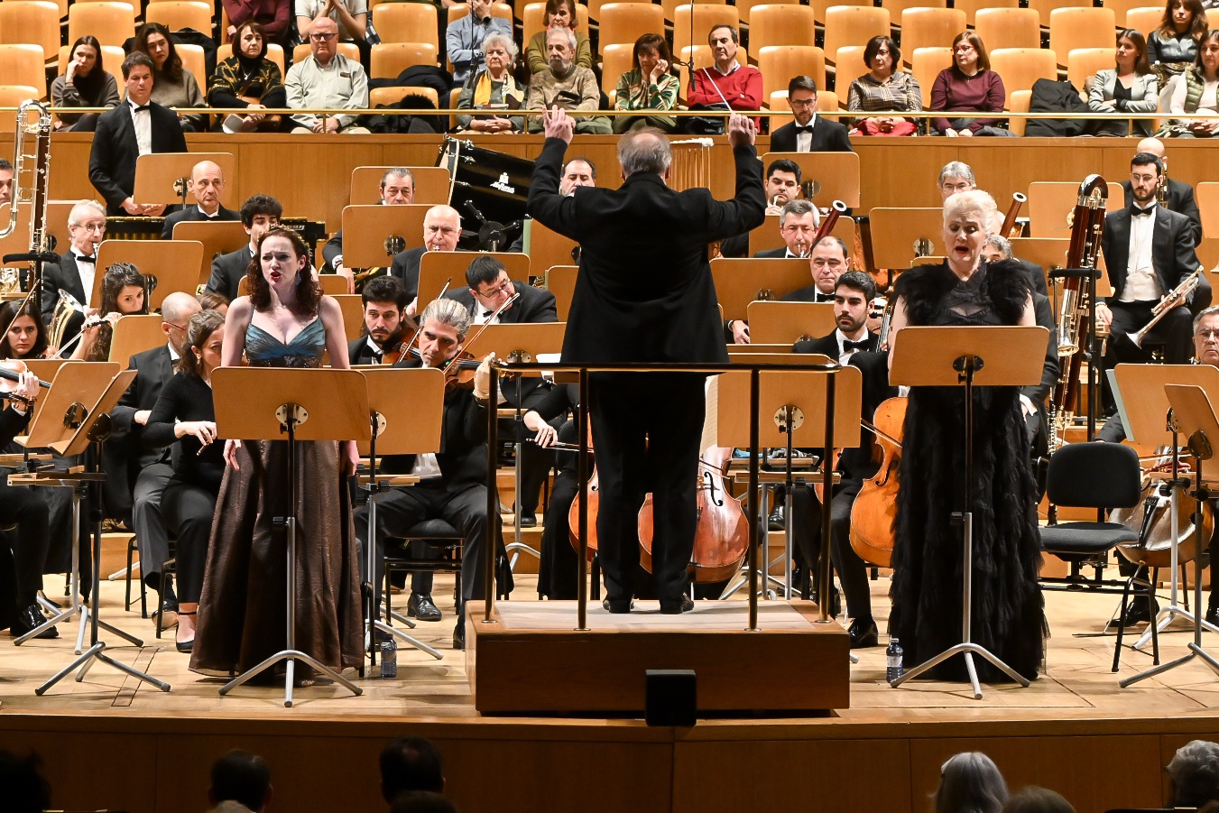 Jaime Martín en la OCNE y las sopranos Emma Bell y Jennifer France como solistas con obras de Dean y Rajmaninov