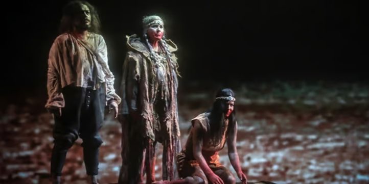La ópera Patagonia, del compositor chileno Sebastián Errázuriz, llega al Teatro de la Zarzuela fruto de la colaboración entre el teatro madrileño con otras instituciones latioamericanas. Este título, premio Ópera XXI a la mejor producción latioamericana 2023, ofrece una visión del encuentro entre españoles y nativos sudamericanos en la época de Fernando de Magallanes.