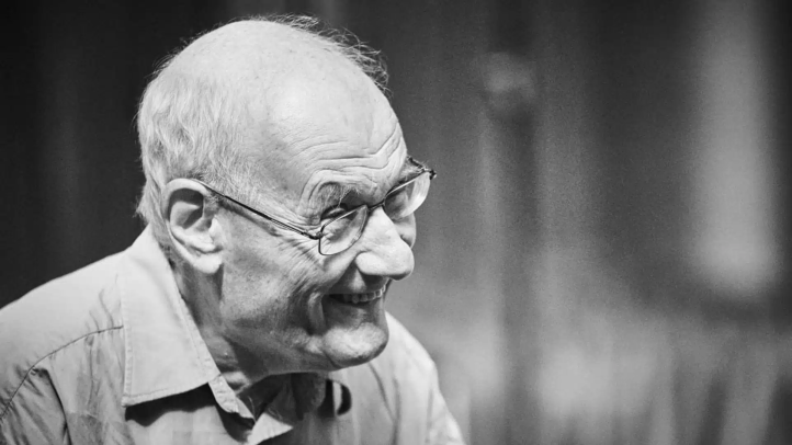Ferenc Rados, clave del pianismo húngaroParecía tan atemporal como Bartók o los grandes genios. Desde siempre, el mundo del piano ha visto a Ferenc Rados como pilar clave y maestro del nuevo pianísimo húngaro, aquello que en los años setenta se vendió como la “nueva joven generación de pianistas húngaros”, una deslumbrante pléyade de alumnos liderada por esa trinidad tan diversa y luego hasta enfrentada de András Schiff, Zoltán Kocsis y Dezsö Ránki, pero en la que también habitaban otros grandes nombres del nuevo teclado magiar.