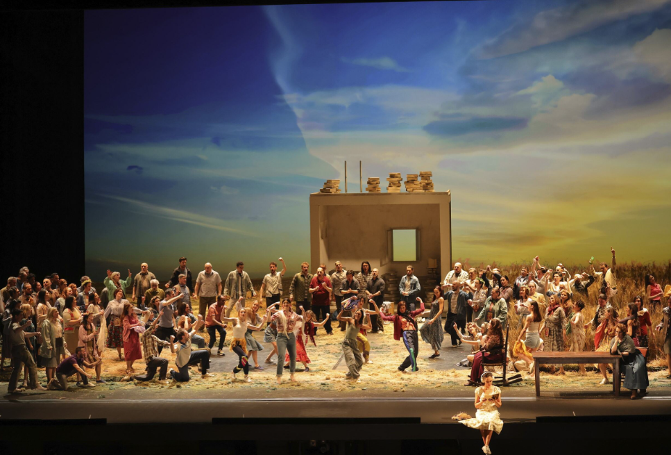 Oneguin en la Scala. Tchaikovski y Rusia sí, Putin no Eugenio Oneguin, música de Piotr Tchaikovski y libreto de Konstanin Shilovski y Modest Tchaikovski (hermano de Piotr) sobre la novela en verso homónim de Alexander Pushkin. Reparto: Alexey Markov como Oneguin, Aida Garifullina como Tatiana, Dmitry Korchak como Lenski, Elmina Hasan como Olga, Dmitry Ulyanov como Gremin. Orchestra e Coro del Teatro alla Scala. Timur Zangiev, director musical. Alberto Malazzi, director del coro. Mario Martone, director de escena. Margherita Palli, escenografía. Ursula Patzak, vestuario. Pasquale Mari, iluminación. Daniela Schiavone, coreografía. Teatro alla Scala, Milán, 11 de marzo 2025.