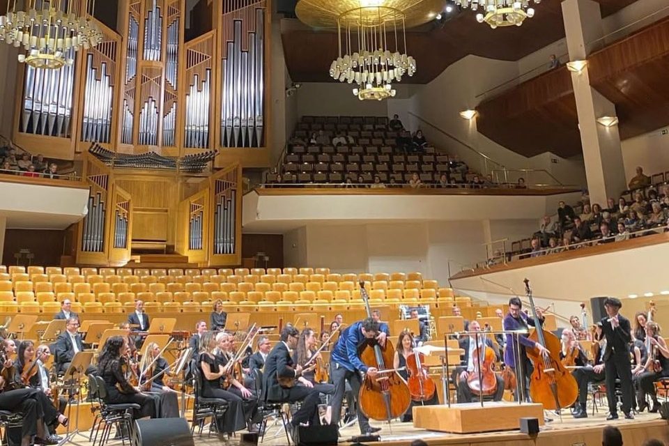  Edicson Ruiz, cuando el talento se hace música Temporada de la Orquesta y Coro de la Comunicad de Madrid (ORCAM). Edicson Ruiz (contrabajo). Christian Vásquez (director). Programa: Obras de Oscher (Concierto para contrabajo y orquesta) y Chaikovski (Cuarta sinfonía). Lu­gar: Madrid, Auditorio Nacional. Fecha: Lunes, 17 marzo 2025.