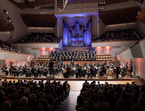 Crítica: Chabacanería de la Orquesta Sinfónica y Coro de RTVE en Vake