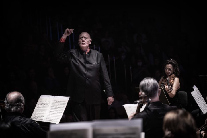 ¡Chapó, Xavier Torres!, ¡chapó, Maestro!TEMPORADA 2024-2025 del Palau de la Música. Programa: Obras de Haydn (Concierto para piano y orquesta en Re mayor) y Mozart (Sinfonías números 29 y 39). Orquesta de Valencia. Solista: Xavier Torres (piano). Director: Paul McCreesh. Lugar: Palau de la Música (Sala Rodrigo). Entrada: 420 espectadores (lleno). Fecha: viernes, 11 abril 2025.
