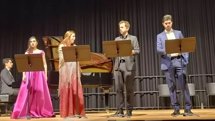 L'étoile de Seville, Bella recuperación de otra opera "sevillana" L'etoile de Seville', ópera de Michael Balfe (selección). Solistas: Silvia Arce, Paula Ramírez, Pepe Hannan y Javier Povedano. Piano: Manuel Navarro Bracho. Lugar: Artillería. Fecha: Viernes, 25 de abril. Aforo: Casi lleno