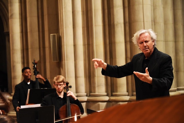 El director de orquesta español Ángel Gil-Ordóñez ha hecho realidad el reto de atraer nuevos públicos a la música clásica a través de la programación innovadora y multidisciplinar de su formación PostClassical Ensemble. Su carrera internacional, la cual ha obligado al músico a marcar su residencia en Estados Unidos, ha permitido poder ser un gran embajador del patrimonio musical español, así como conocer otras realidades artísticas.