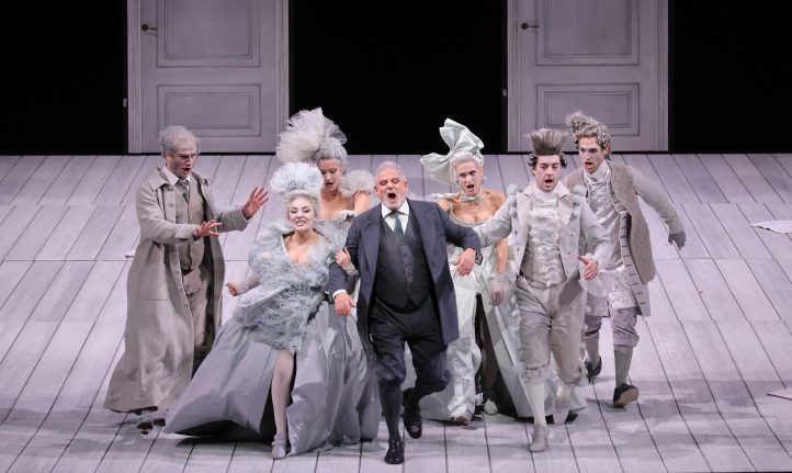 La ópera que se ríe de sí mismaGassmann: L'opera seria. Pietro Spagnoli, Mattia Olivieri, Giovanni Sala, Josh Lovell, Julie Fuchs, Andrea Carroll, Serena Gamberoni, Alessio Arduini, Alberto Allegrezza, Lawrence Zazzo, Filippo Mineccia. Director de escena: Laurent Pelly. Director musical: Christophe Rousset. Teatro alla Scala, Milán, 6 de abril de 2025.