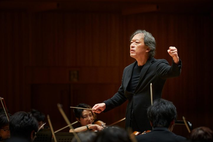 A partir de 2027, Myung-Whun Chung asumirá el puesto de Dirección Musical del Teatro alla Scala de Milán, sucediendo a Riccardo Chailly, quien finaliza su mandato en la temporada 2026/27. Este nombramiento marca el punto culminante de una larga relación entre Chung y la institución milanesa, basada en numerosos éxitos compartidos.