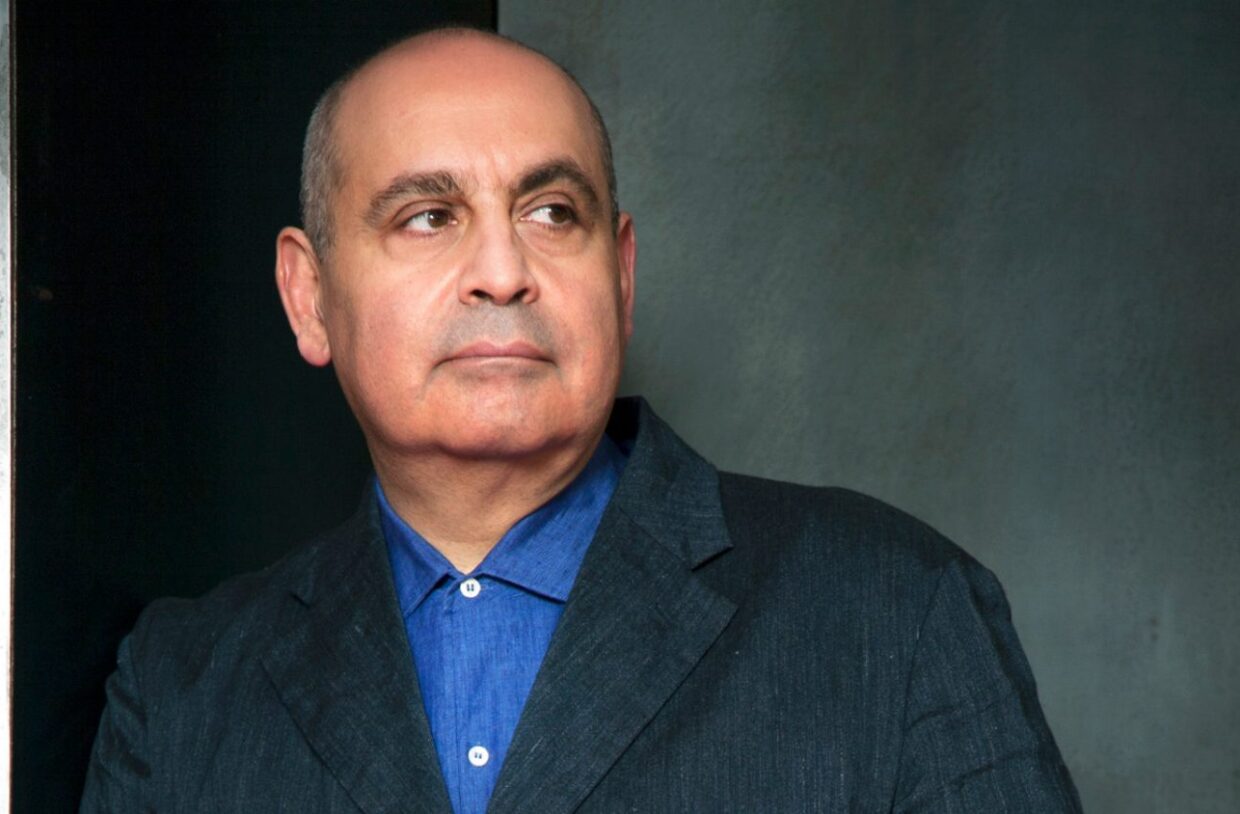 El estadounidense Ted Huffman asumirá la dirección general del Festival de Aix-en-Provence el 1 de enero de 2026. Su nombramiento, aprobado por unanimidad por las principales autoridades culturales y políticas de la región y el consejo del Festival, marca una nueva etapa en la historia de una de las citas líricas más prestigiosas de Europa. Huffman sucede al recordado Pierre Audi, fallecido en mayo de 2025, y tendrá un mandato inicial de cinco años. Su misión será continuar el legado artístico de Audi y diseñar el futuro del Festival a partir de 2028.