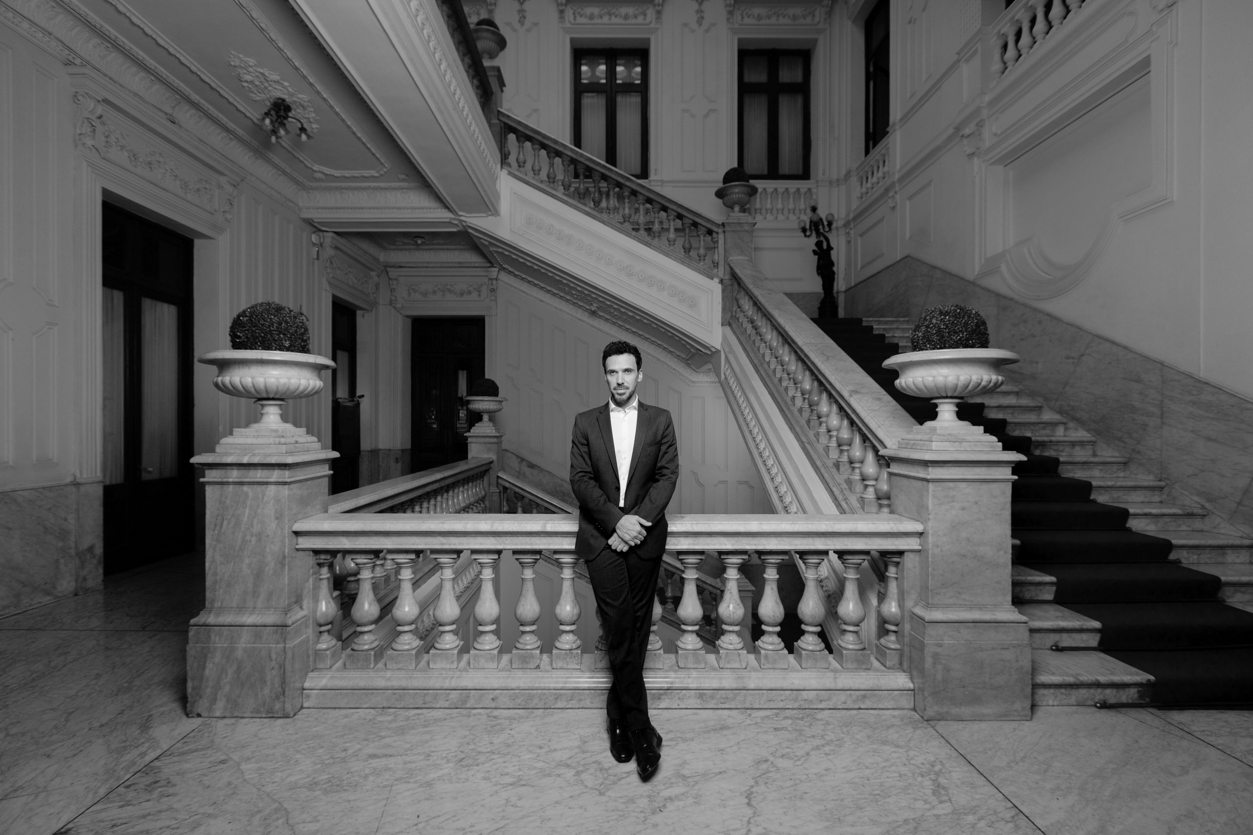 El director de orquesta uruguayo Martín Jorge ha sido designado nuevo director general y artístico del Teatro Solís de Montevideo, el teatro más antiguo de América Latina, inaugurado en 1856 y que en 2026 celebrará sus 170 años de historia.