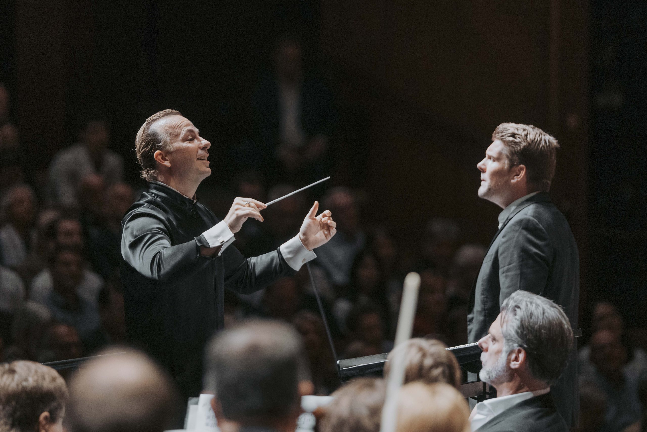Festín wagneriano de la Filarmónica de Viena con Nézet-Séguin FESTIVAL DE SALZBURGO 2025. Wagner: Lohengrin (Preludio primer acto). El idilio de Sigfrido. La Valquiria (Primer acto).  Elza van den Heever (Sieglinde), Stanislas de Barbeyrac (Siegmund), John Relyea (Hunding). Orquesta Filarmónica de Viena. Dirección musical: Yannick Nézet-Séguin. Lugar: Salzburgo, Grosses Festspielhaus. Entrada: 2.179 espectadores (lleno). Fecha: 23 agosto 2025