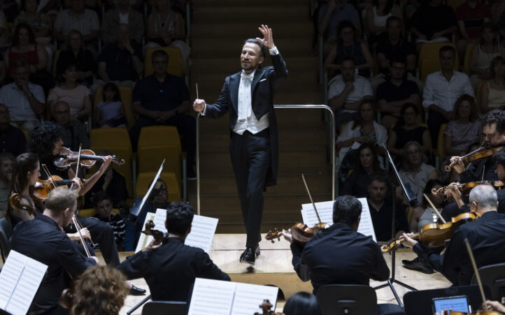 Formidable jornada de puertas abiertasJORNADA DE PUERTAS ABIERTAS. ORQUESTRA COMUNITAT VALENCIANA. Cornelius Meister (director). Magdalena Martínez (flauta), Noelia Cotuna (flauta). Programa: Obras de Dvořák, Mozart y Chaikovski. Lugar: Palau de les Arts (Auditori). Entra­da: 1.490 espectadores (lleno). Fe­cha: 21 septiembre 2025.