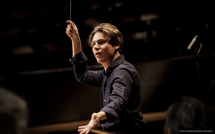 El mes de noviembre los canales Mezzo y Mezzo Live celebran España. Figuras como Javier Perianes, Judith Jáuregui, Israel Galván, Rocío Molina, José Martínez, Blanca Li, José del Tomate, Israel Fernández o Rafael Riqueni protagonizan un recorrido que une flamenco, danza y piano. La programación se enriquece con las batutas de Nicola Luisotti, Gustavo Gimeno, Michele Spotti, Riccardo Chailly, Iván Fischer, Philippe Herreweghe, Vasily Petrenko o Klaus Mäkelä, y con orquestas y teatros de primer nivel como el Teatro Real, el Palau de les Arts, el Festival de Granada y la Royal Concertgebouw Orchestra.