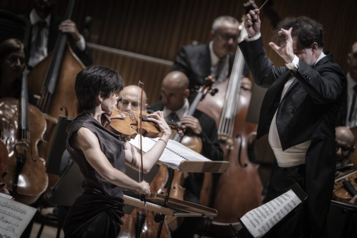Ensems en su vacío desconcierto 47 FESTIVAL ENSEMS. ORQUESTRA DE VALÈNCIA. Łukasz Borowicz (director). Isabel Villanueva (viola). Programa: Obras de Wnuk-Nazarowa (Il tempo pasa. Passacaglia), Penderecki (Concierto para viola), Boulez (Livre pour cordes), y Schubert-Berio (Rendering). Lu­gar: Palau de les Arts (Auditori). Entrada: Alrededor de 1.200 personas. Fecha: sábado, 20 septiembre 2025
