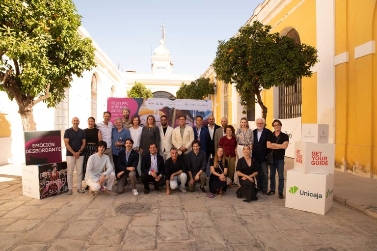 La ciudad inaugura el Festival de Ópera de Sevilla, organizado por el Ayuntamiento de Sevilla, con Les Enfants Terribles de Philip Glass en la Real Fábrica de Artillería e Il Califfo di Bagdad en el Real Alcázar, logrando el lleno absoluto desde su primera jornada