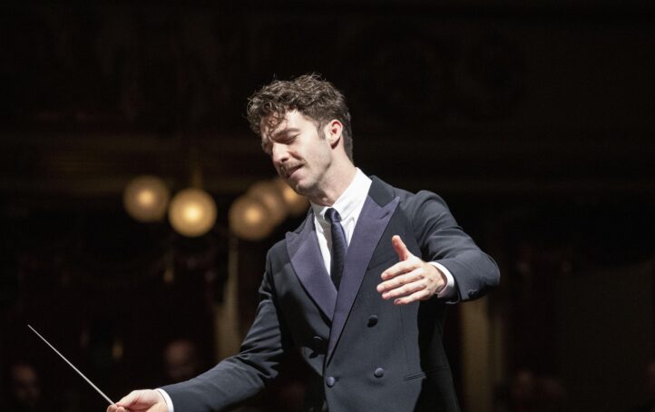 Les Arts regresa al circuito operístico internacional con su nueva producción de Faust, de Gounod. Johannes Erath dirige este montaje con escenografía de 18 toneladas, más de 150 piezas de vestuario y diez acróbatas en escena. Lorenzo Viotti, uno de los fenómenos más arrolladores en el podio de los últimos años, dirige su primera ópera en España.