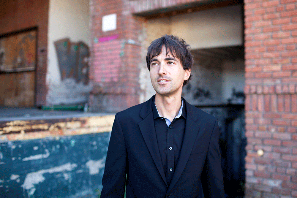 Inauguración del Met, bronca y aplausos como preludio El inicio de la temporada del Met de Nueva York no ha estado exento de polémica. Los discursos políticos que precedieron al estreno de lo nuevo de Mason Bates, la ópera Las increíbles aventuras de Kavalier & Clay, generaron una intensa reacción de la platea, con una mezcla de abucheos y aplausos. El curso ha continuado con una reposición de Turandot confiada a las voces líricas de Angela Meade y Michael Fabiano, dos cantantes bien conocidos en esa casa.