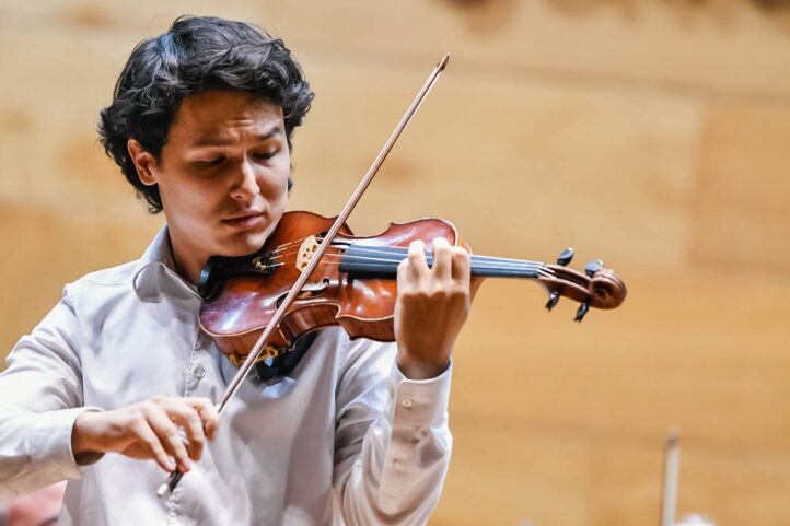 El aplomo del kazajo Yerassil Jamit se impone en  el concurso de violín CullerArts VII CONCURSO INTERNACIONAL DE VIOLÍN CULLERTS. ORQUESTRA DE VALÈNCIA. Director: Josep Gil. Obras de Mendelssohn-Bartholdy, Chaikovski y Dvořák. Violinistas: Pilar Policano, David Martínez, Yerassil Jamit. Lu­gar: Auditori de Cullera. Entrada: Cerca de 396 personas (lleno). Fecha: sábado,14 septiembre 2024.
