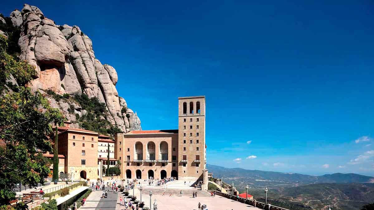 El Liceu se suma a la celebración del Milenario de Montserrat con la monumental Segunda Sinfonía, Resurrección, de Gustav Mahler bajo la dirección del maestro Josep Pons. Junto a la Orquesta y el Coro del teatro, con la participación del Orfeó Català, ofrecerán el concierto el sábado 6 de septiembre en la Basílica de Santa Maria de la Abadía de Montserrat. El concierto culminará con el himno triunfal de Klopstock, símbolo de esperanza y trascendencia espiritual en la música de Mahler.