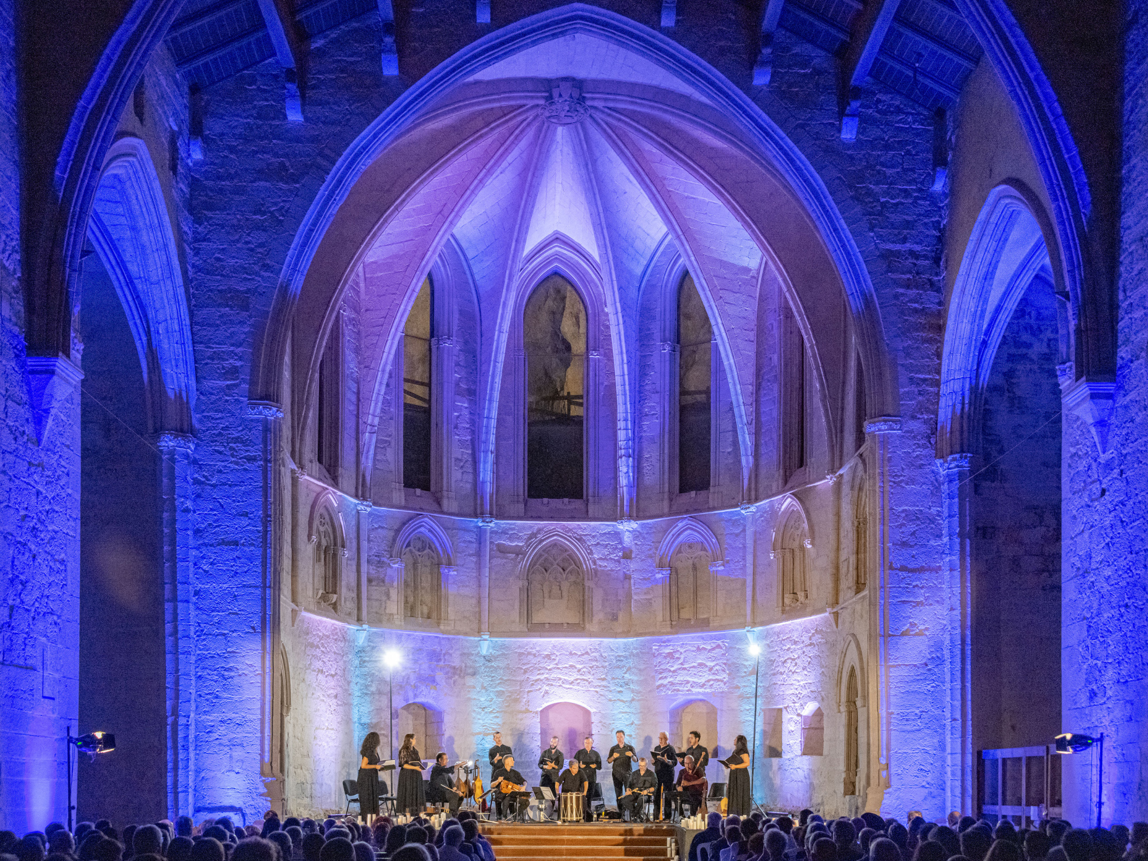 La formación valenciana Capella de Ministrers, dirigida por Carles Magraner, ofrecerá este programa en un concierto, que cuenta con el apoyo del Consorcio de la Ciudad de Cuenca y la colaboración de la UIMP, el INAEM, la Fundación Cultural CdM y la Catedral de Cuenca, donde se celebrará el 8 de noviembre a las 19h:00. Magraner: “Celebraremos el milenario del Monasterio de Montserrat y rendiremos homenaje al Llibre Vermell, una obra fundamental en la música antigua que reúne piezas de carácter popular de los siglos XIV y XV”.