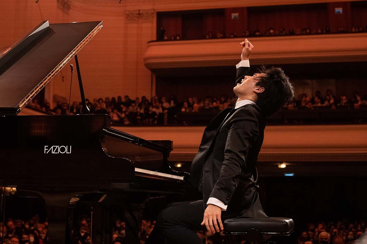 La semana del 20 al 26 de octubre, Mezzo y Mezzo Live reúnen algunos de los hitos musicales más esperados del año. En directo, el Concierto de Gala del Concurso Internacional de Piano Chopin desde Varsovia, junto al homenaje a Smetana con Jakub Hrůša y la Filarmónica Checa, y la celebración del bicentenario de Johann Strauss II con nuevas producciones desde Lille y Verbier.