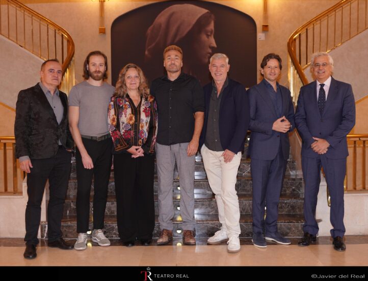 El Teatro Real presenta, por primera vez en su escenario, el ballet-pantomima El mandarín maravilloso y la ópera El castillo de Barbazul, ambas de Béla Bartók. Se ofrecerán cinco funciones del Programa Bartók, entre el 2 y el 10 de noviembre, de una nueva coproducción del Teatro Real con la Ópera de Basilea, donde se estrenó, con gran éxito, en 2022. Christof Loy vuelve al Real, haciendo tándem en lo musical con Gustavo Gimeno, con quien ya colaboró en la temporada pasada. 