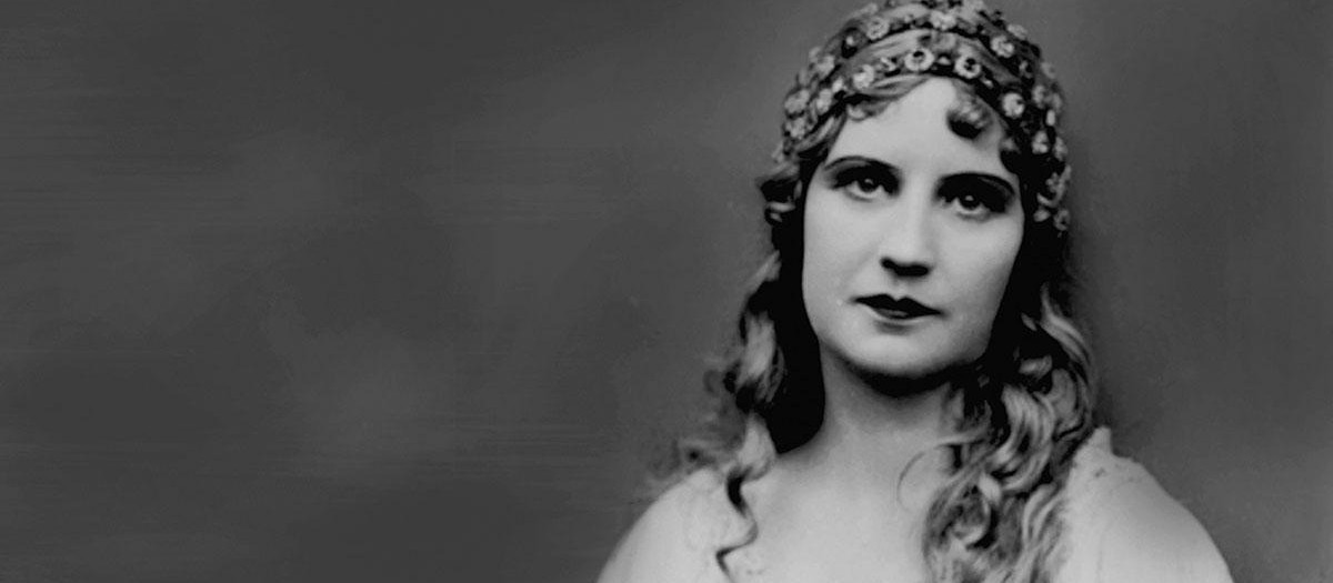 KIRSTEN FLAGSTAD, LA VOZ DEL SIGLO INGEBORG SOLBREKKEN. Prólogo de Fernando Fraga. Traducción del noruego de Lotte K. Toleffsen. Edición y notas de Javier Jiménez. Fórcola Ediciones. 479 páginas. ISBN 978-84-19969-03-3